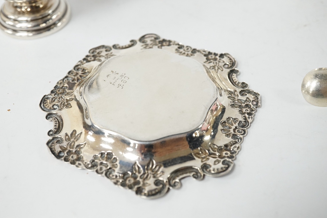 An Edwardian small silver baluster mug, Robert Pringle & Sons, Chester, 1906, 78mm, together with small silver trophy cup, a sterling pin tray and a silver condiment spoon. Condition - fair